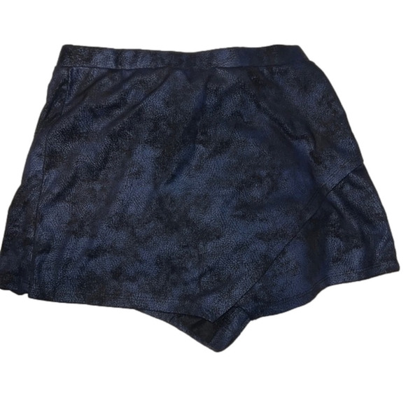 𝅺navy blue velvet skort. - Picture 1 of 3